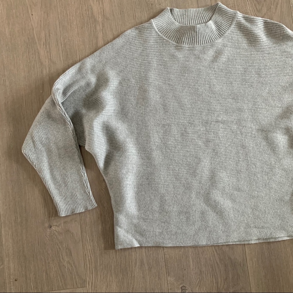 Vince Camuto Gray Long Sleeve Sweater Women’s S. T - Picture 5 of 9